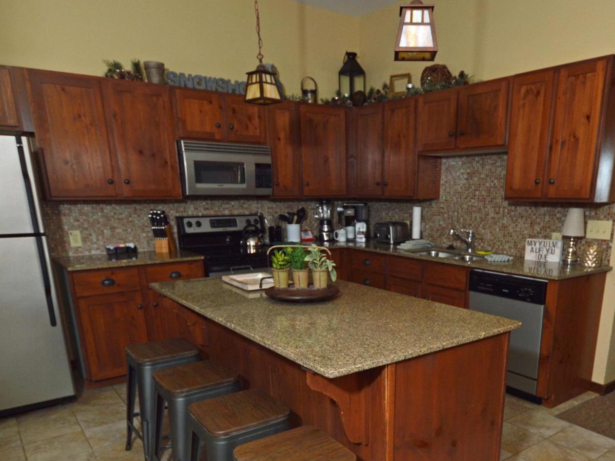 Popular attractions Area Nearby Property